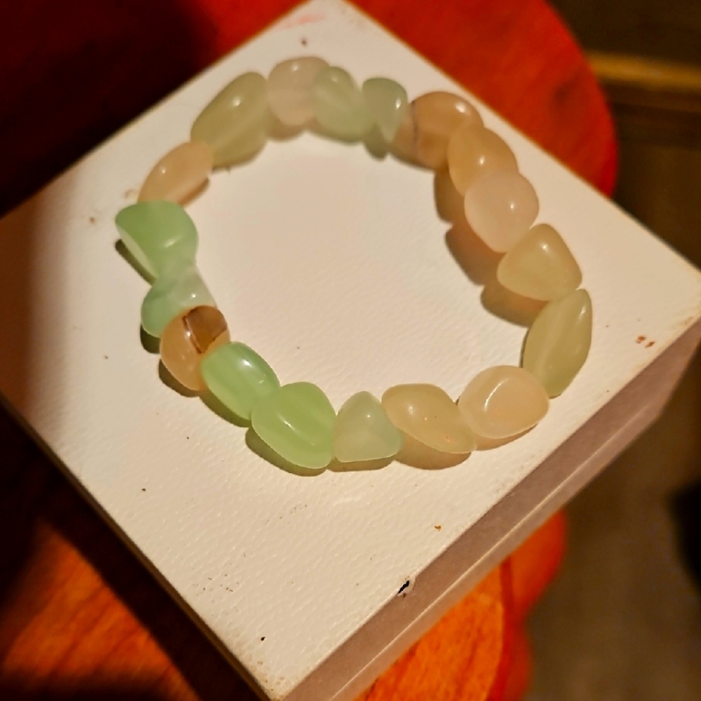 Elegant Himalayan jade and rose quartz S Bracelet